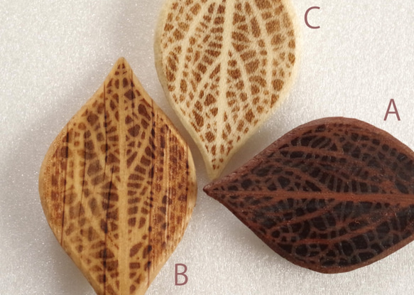 Wooden Leaf and Acorn Earrings : Oak | Color variations 第8張的照片