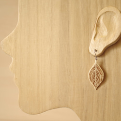 Wooden Leaf and Acorn Earrings : Dogwood | Color variations 第6張的照片