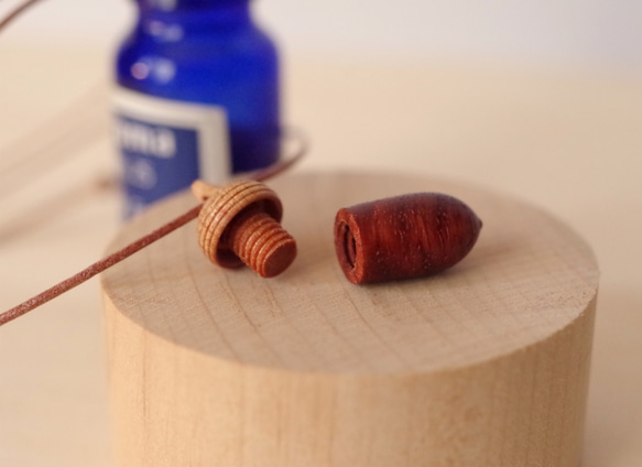 Aroma diffuser, Wood Carving Acorn: Padouk & Cherrywood 第1張的照片