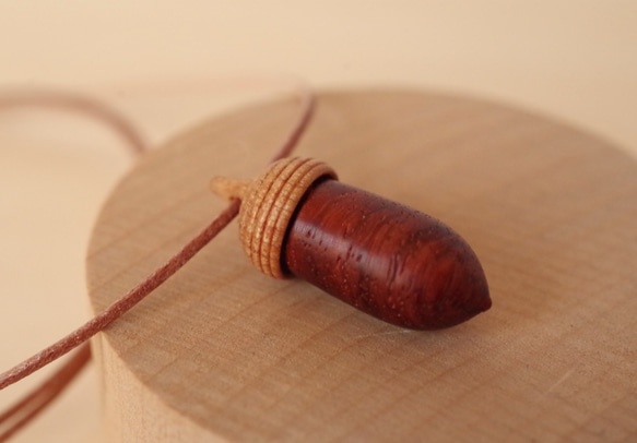 Aroma diffuser, Wood Carving Acorn: Padouk & Cherrywood 第4張的照片