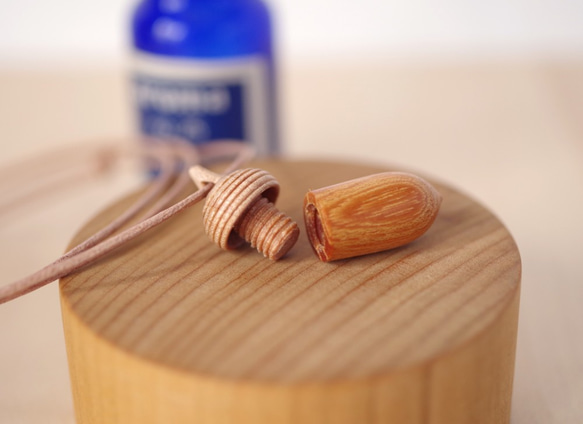 Aroma diffuser, Wood Carving Acorn: KEYAKI & Maple 第1張的照片