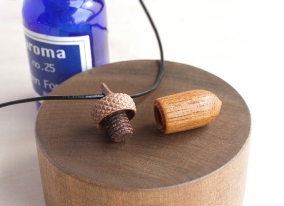 Aroma diffuser, Wood Carving Acorn: KEYAKI & Walnut 第1張的照片