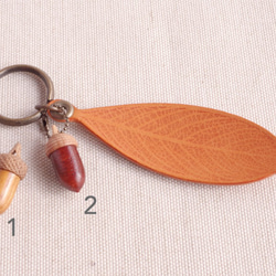 Orange Leather Leaf and Wooden Acorn Key Chain 第2張的照片