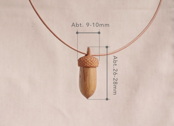 Wood Carving Acorn Pendant  Oak & Cherrywood 第5張的照片