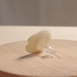 Antler Carving Petal - Stud Earrings 第3張的照片