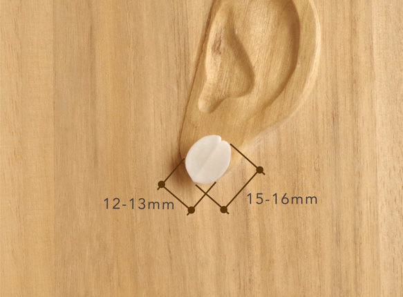 Antler Carving Petal - Stud Earrings 第5張的照片