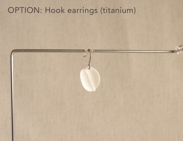 Antler Carving Petal - Threader Earrings [made-to-order] 第8張的照片