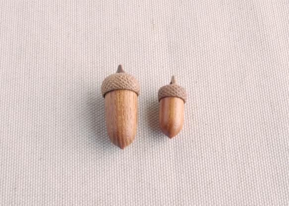 A Paired Set of Openable Wooden Acorns, L/S, KEYAKI & Walnut 第2張的照片