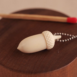 Antler Carving Acorn Pendant 第6張的照片