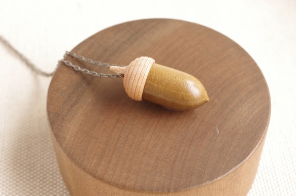 Wood Carving Acorn Pendant : Magnolia & Maple 第1張的照片