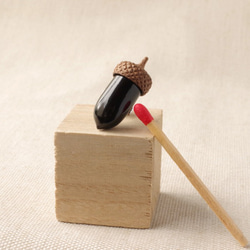 URUSHI finished Wood Carving Acorn Lapel Pin, Pin Brooch 第2張的照片