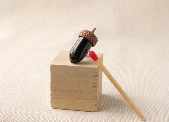 URUSHI finished Wood Carving Acorn Lapel Pin, Pin Brooch 第2張的照片