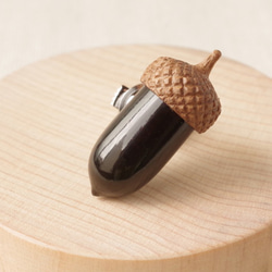 URUSHI finished Wood Carving Acorn Lapel Pin, Pin Brooch 第5張的照片