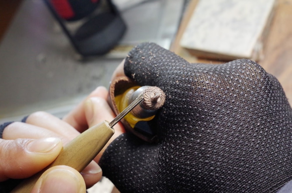 URUSHI finished Wood Carving Acorn Lapel Pin, Pin Brooch 第7張的照片