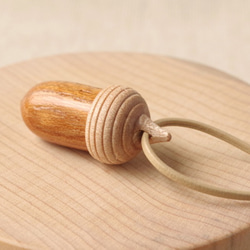 Wood Carving Acorn NETSUKE : KEYAKI & Maple 第2張的照片