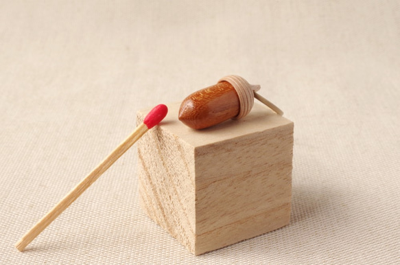 Wood Carving Acorn NETSUKE : KEYAKI & Maple 第4張的照片