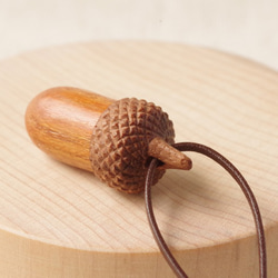 Wood Carving Acorn NETSUKE : KEYAKI & Walnut 第2張的照片