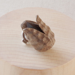 日本のどんぐりシリーズ　スダジイの木彫タックピン 受注制作 1枚目の画像