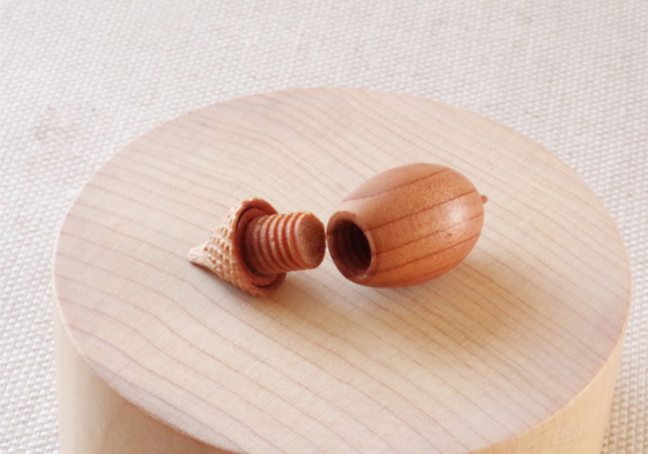 Acorns in Japan: UBAMEGASHI (aroma pendant) made-to-order 第1張的照片