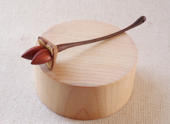 Acorns in Japan: INUBUNA (wooden pendant) made-to-order 第2張的照片