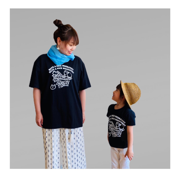 夏にぴったりロゴTシャツ【キッズ】 HAVE A NICE WEEKENND!! (ブラック×ホワイト) 6枚目の画像