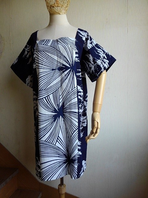 夏物先行セール★スクエアネックのワンピース★紺系・半袖★フリーサイズ 4,050円