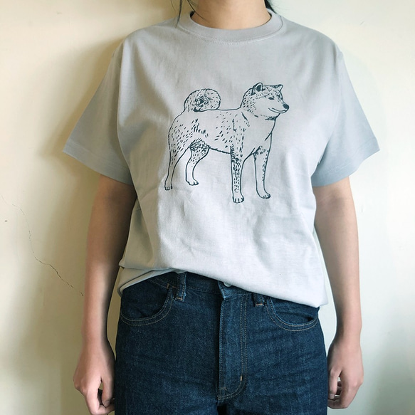 【 柴犬のTシャツ 】ライトグレー 2枚目の画像