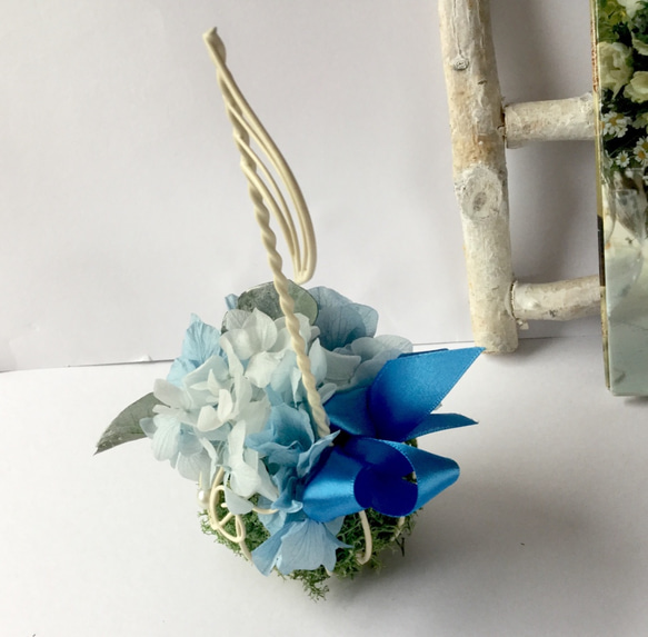 ギフトに爽やかなブルーのアジサイ 音符の花かご 3枚目の画像