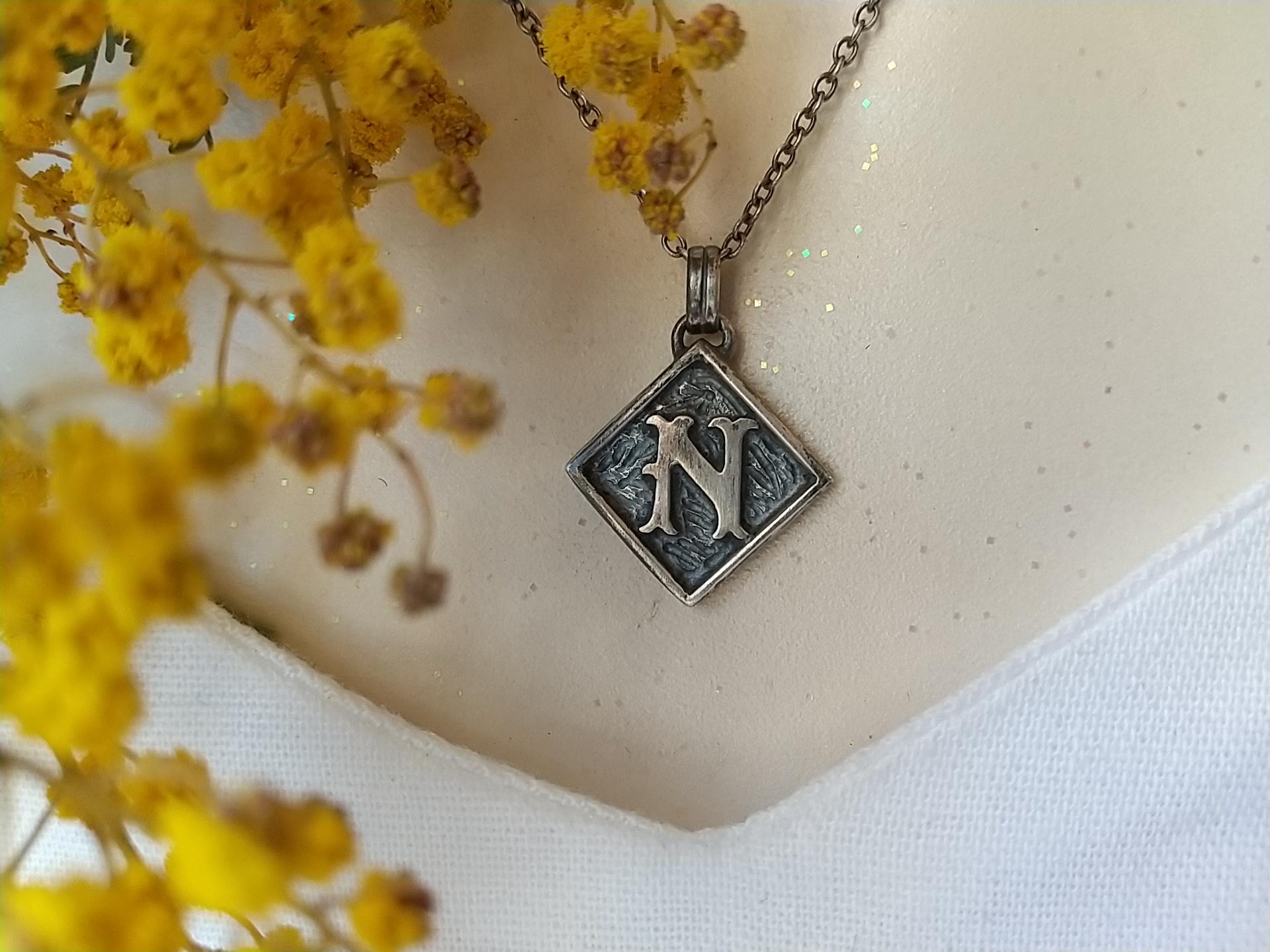 【送料無料】手彫り・アンティーク傷加工コインイニシャル『N』silver950 一点ものシルバー05