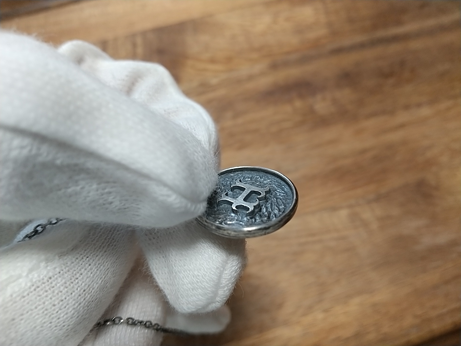 【送料無料】手彫り・アンティーク傷加工コインイニシャル『H』silver950  シルバー11