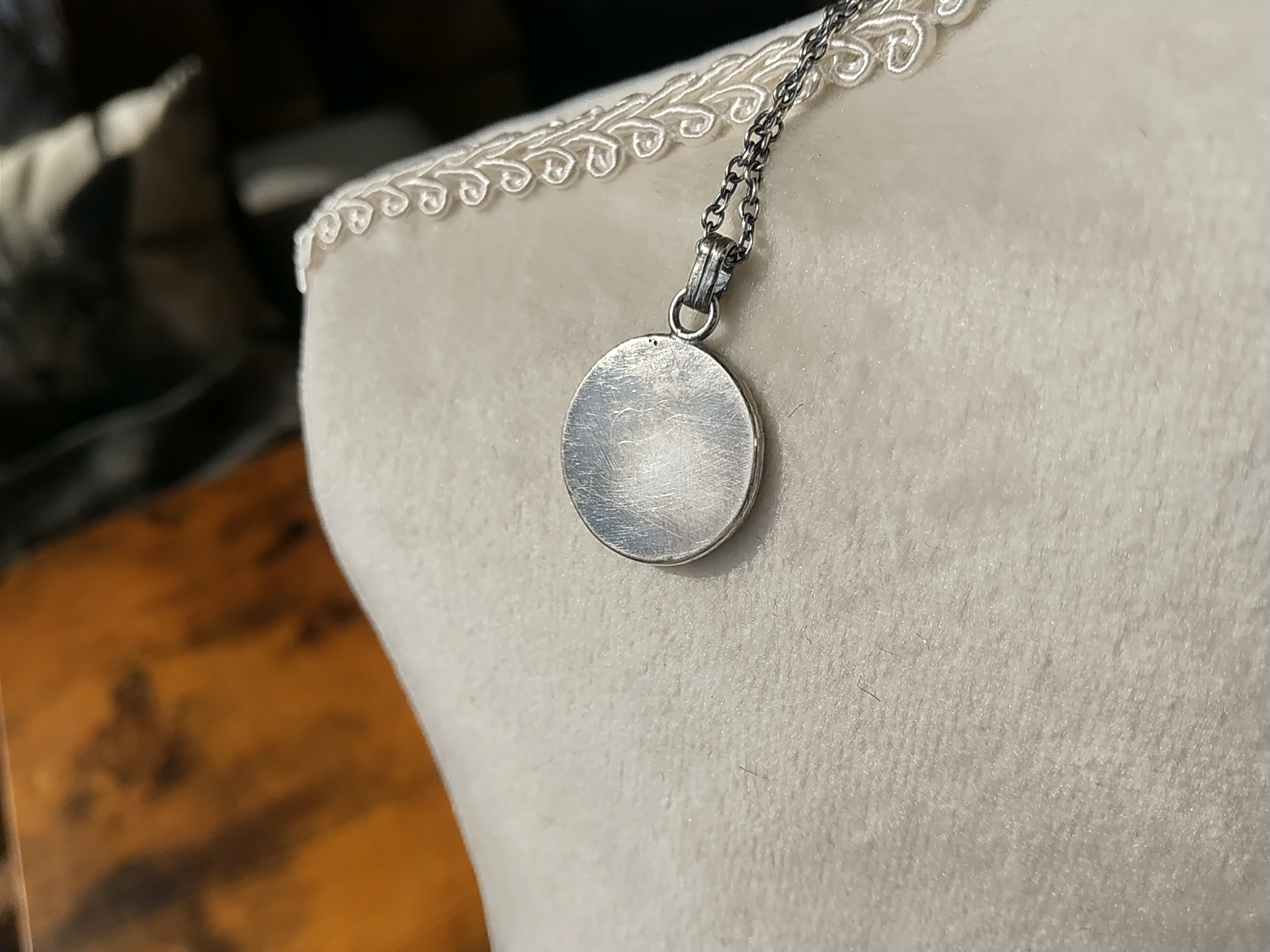 【送料無料】手彫り・アンティーク傷加工コインイニシャル『H』silver950  シルバー11