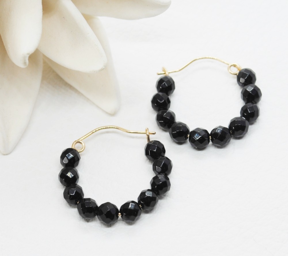 カットオニキスのフープピアス 4,455円