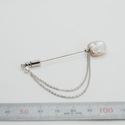 スクエア淡水真珠のピンブローチ（チェーン付き） 3枚目の画像