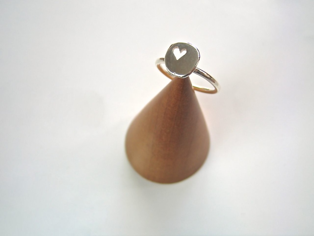 （再販）純銀のプレート・ハートの小窓・ring