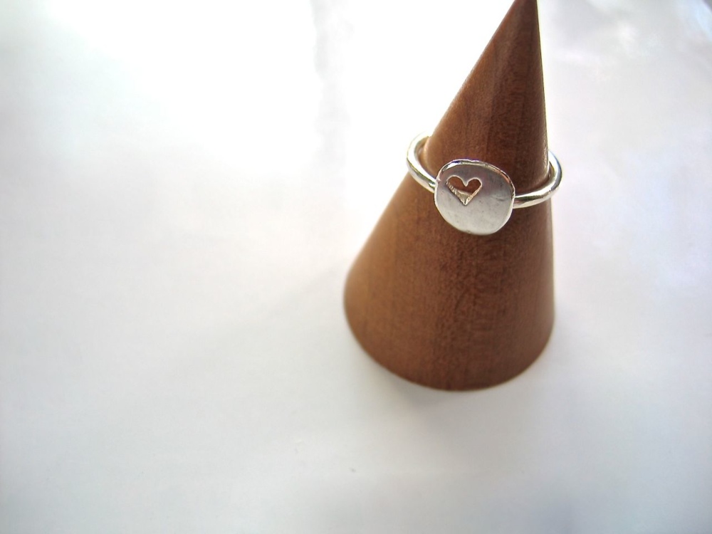 （再販）純銀のプレート・ハートの小窓・ring