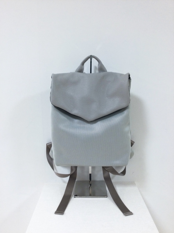 back pack グレー 1枚目の画像