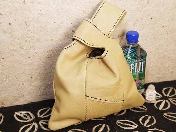 【総手縫い】JAPANESE KNOT BAG ノットバッグ くたっとした ソフト 本革 巾着ポーチ（M） 2枚目の画像