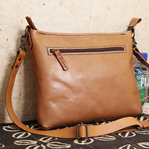 総手縫い キップヌメ革 男女共用 ｻｺｯｼｭ 薄型軽量 スタイリッシュな