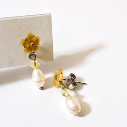 淡水パールと小花のピアス [ホワイト] 天然石 スワロフスキー  【cp-013】 3枚目の画像