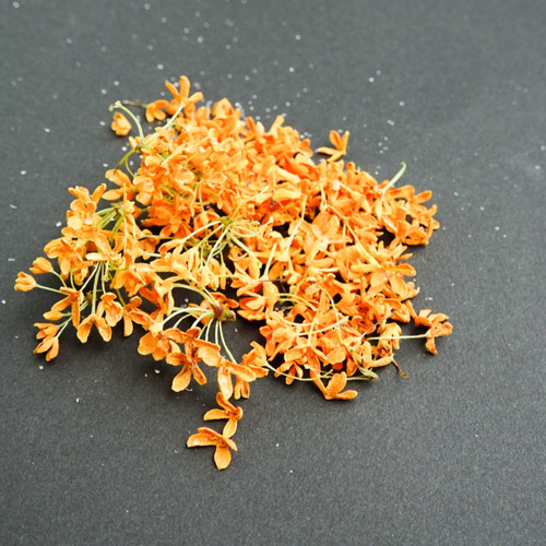 キンモクセイ　ドライフラワー（2025年収穫） キンモクセイドライフラワー24（茎なし・2025年収穫） - メルカリ