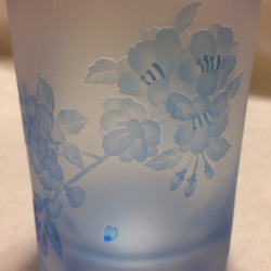 桜のグラス(青色) 『割引きキャンペーン中8500円→6000円』 1枚目の画像