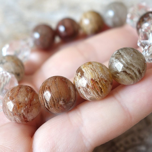 1点のみ　何層ものファントムが美しい　ホワイトファントムガーデン 1点のみ何層ものファントムが美しいホワイトファントムガーデン