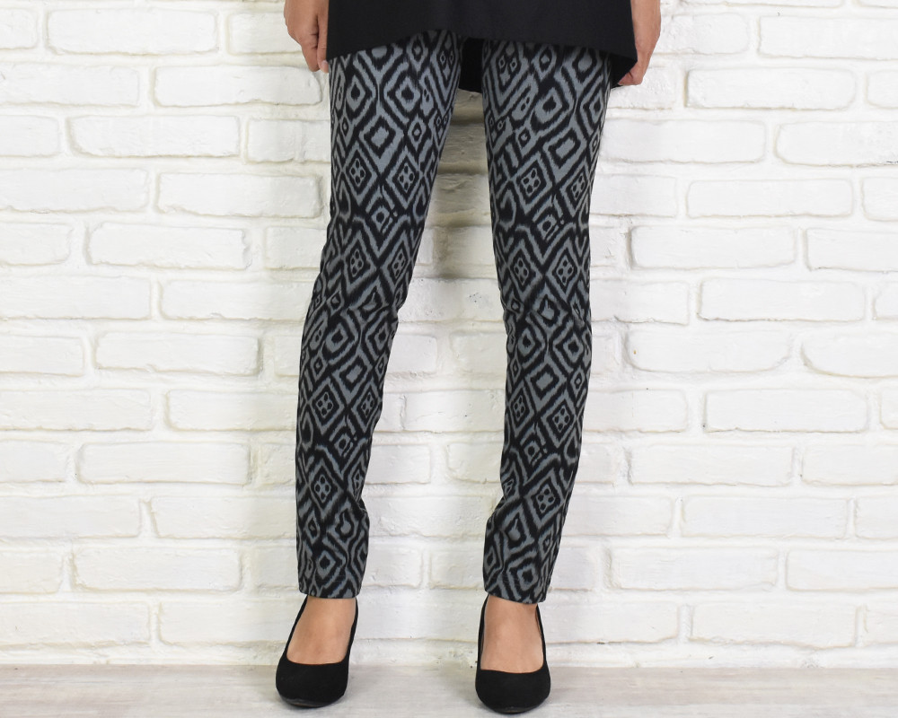 再販　極上の穿き心地！おしゃれなイカット柄！スキニーストレートストレッチロングパンツ