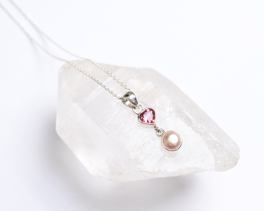 ハートのピンクトルマリンとペールピンクのパールのペンダントトップ