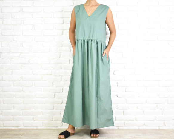 棉質材料薄荷綠V領連衣裙 第3張的照片