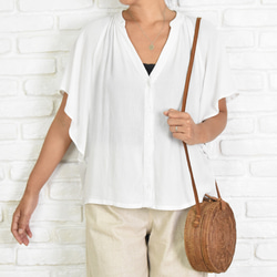 【再販】涼しげでシンプルなスキッパーシャツ　ホワイト 1枚目の画像