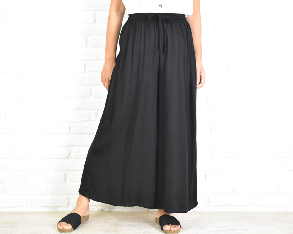 シンプルな大人の黒　ワイドパンツ