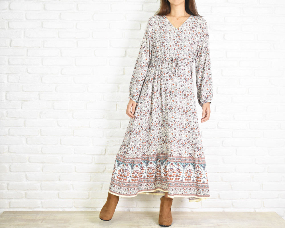 再販　小花柄Vネック長袖ワンピース