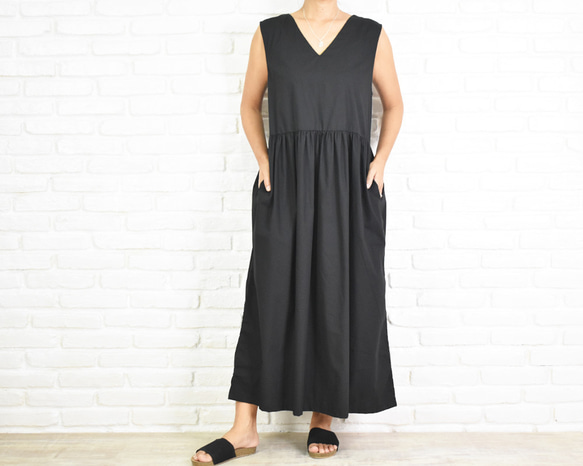 【再販】コットン素材のVネックワンピース　ブラック　ジャンパースカート 7枚目の画像