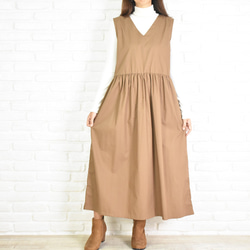 再販　コットン素材のVネックワンピース　ブラウン　ジャンパースカート 3枚目の画像